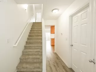 Photo #4: 23253883 Listing