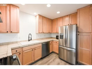 Photo #5: 23253883 Listing