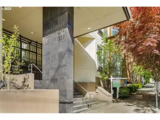 Photo #1: 23253896 Listing