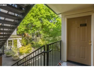 Photo #2: 23253896 Listing