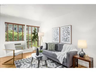 Photo #4: 23253896 Listing