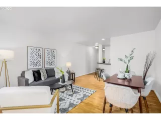 Photo #6: 23253896 Listing