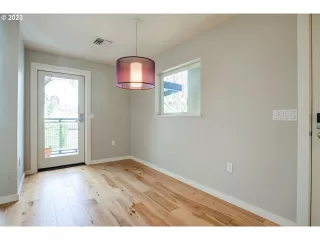 Photo #3: 23253921 Listing