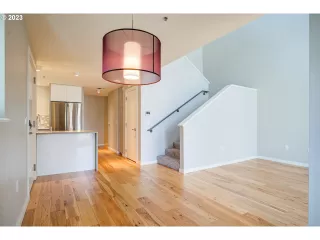 Photo #5: 23253921 Listing