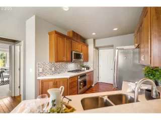 Photo #5: 23255127 Listing