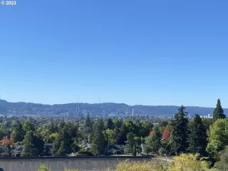 Photo #2: 23255732 Listing