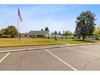 Photo #3: 23255834 Listing