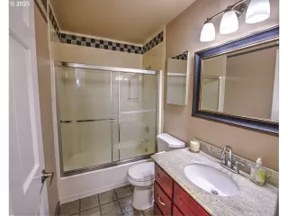 Photo #5: 23256335 Listing