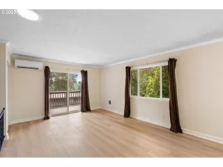 Photo #3: 23257418 Listing