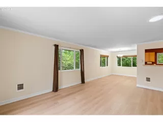 Photo #4: 23257418 Listing