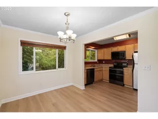 Photo #6: 23257418 Listing