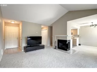 Photo #5: 23258030 Listing