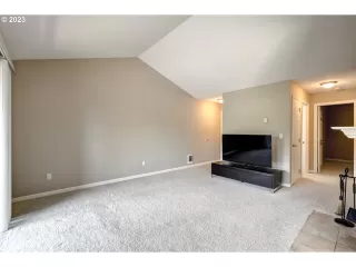 Photo #6: 23258030 Listing