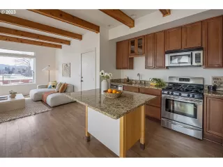 Photo #6: 23258098 Listing 
