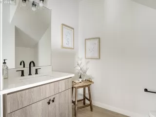 Photo #4: 23258952 Listing