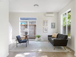 Photo #5: 23258952 Listing