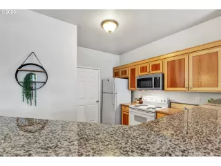 Photo #2: 23259210 Listing