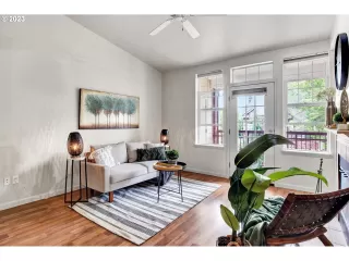 Photo #5: 23259210 Listing