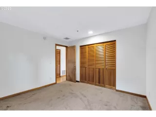 Photo #3: 23261135 Listing