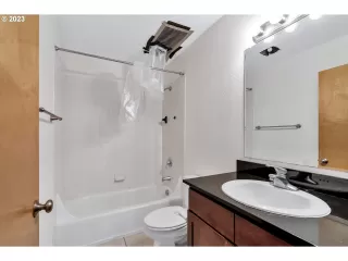 Photo #4: 23261135 Listing