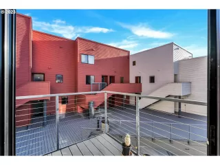 Photo #5: 23261135 Listing