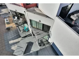 Photo #6: 23261135 Listing