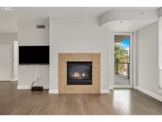 Photo #4: 23262528 Listing