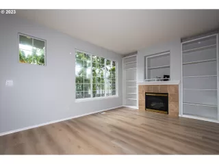 Photo #4: 23263885 Listing