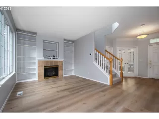 Photo #5: 23263885 Listing