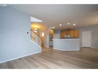 Photo #6: 23263885 Listing