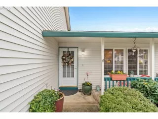 Photo #4: 23264460 Listing