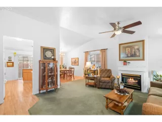 Photo #6: 23264460 Listing