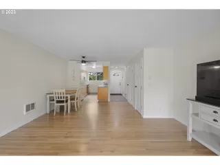 Photo #4: 23265005 Listing