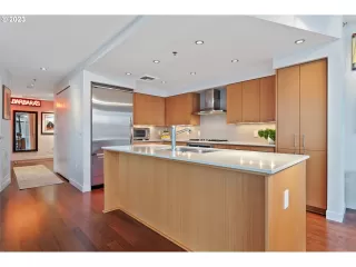 Photo #3: 23265194 Listing