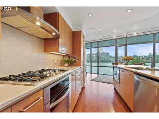 Photo #4: 23265194 Listing