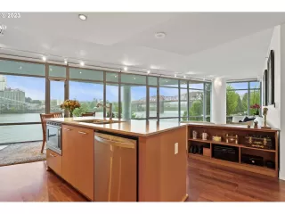 Photo #5: 23265194 Listing