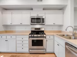 Photo #4: 232655731 Listing 