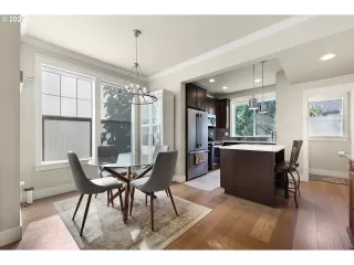 Photo #6: 23266766 Listing