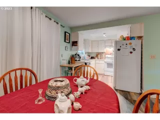 Photo #6: 23267279 Listing