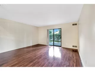 Photo #2: 23267376 Listing