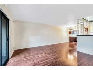 Photo #3: 23267376 Listing