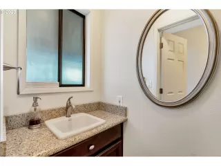 Photo #5: 23267376 Listing