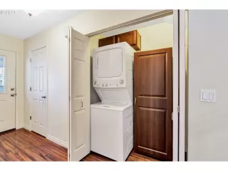 Photo #6: 23267376 Listing