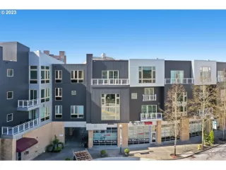 Photo #2: 23267438 Listing