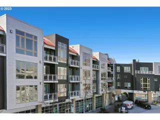 Photo #3: 23267438 Listing