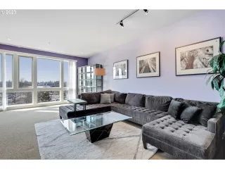 Photo #4: 23267438 Listing