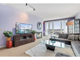 Photo #5: 23267438 Listing