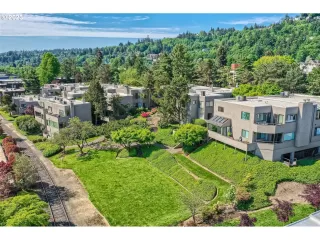 Photo #4: 23267869 Listing