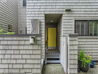 Photo #5: 23267869 Listing