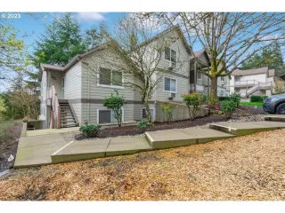 Photo #4: 23268000 Listing